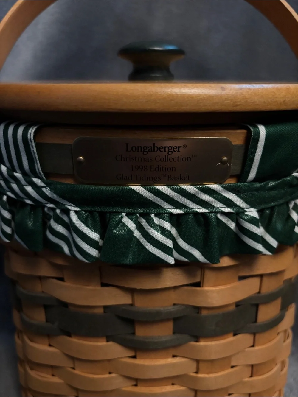 Longaberger Green and Oak Woven Basket with Lid and Handle